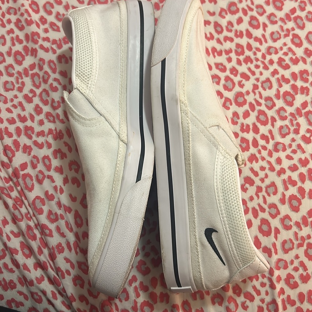 Nike shoes - Picture 5 of 5